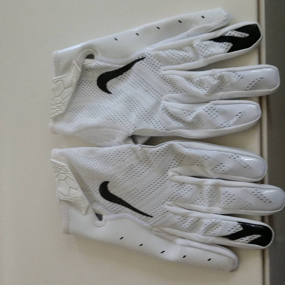 Nike gloves